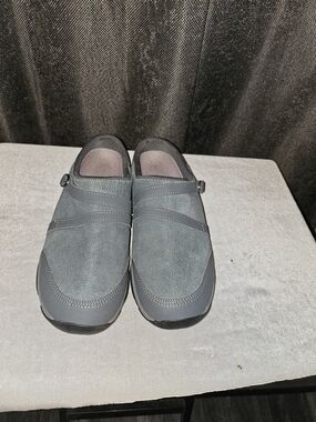 Women's Casual Slip-On Shoes in Dark Gray